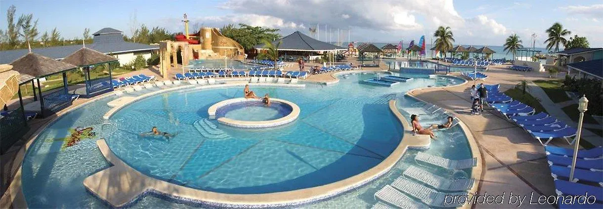 Отель Breezes Trelawny Trewlany Beach 3*,