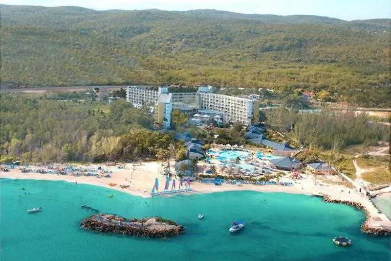 Отель Breezes Trelawny Trewlany Beach 3*,