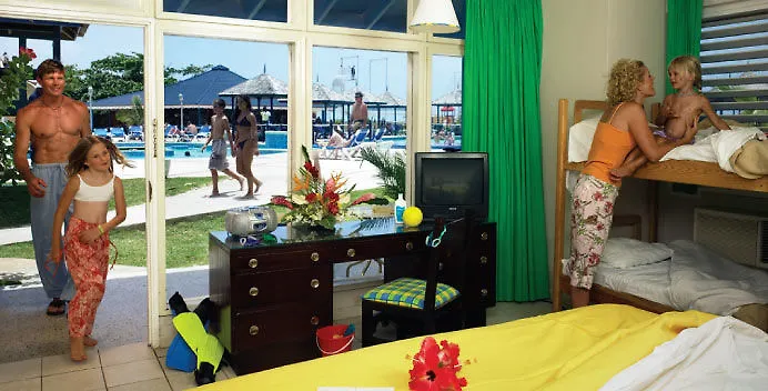 Отель Breezes Trelawny Trewlany Beach