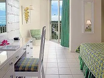 Отель Breezes Trelawny Trewlany Beach